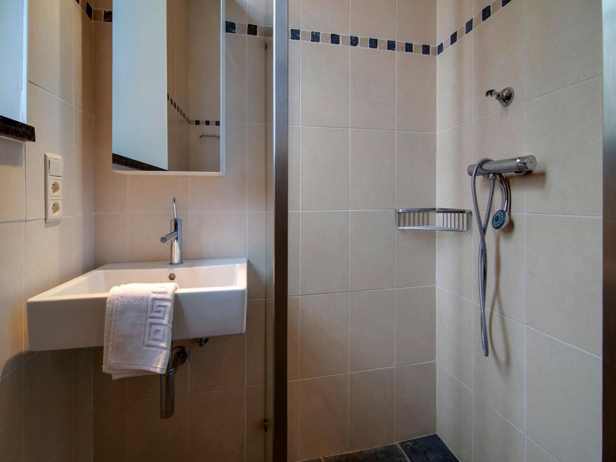 Stationed Between Spa And Liege Apartment In Айвейл Екстериор снимка