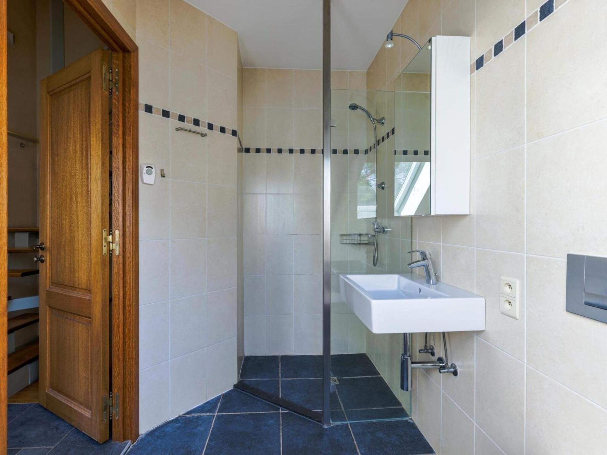 Stationed Between Spa And Liege Apartment In Айвейл Екстериор снимка