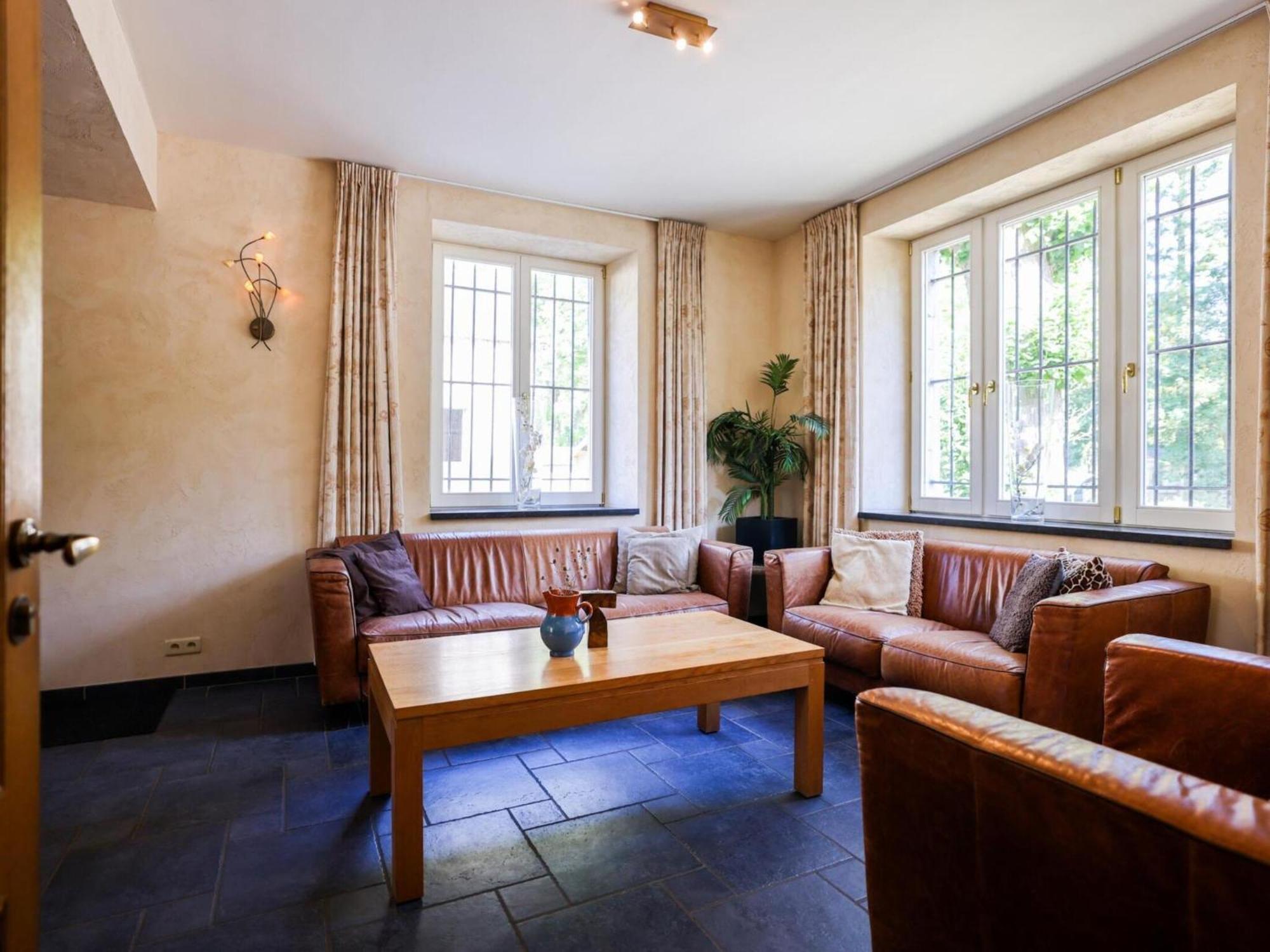 Stationed Between Spa And Liege Apartment In Айвейл Екстериор снимка