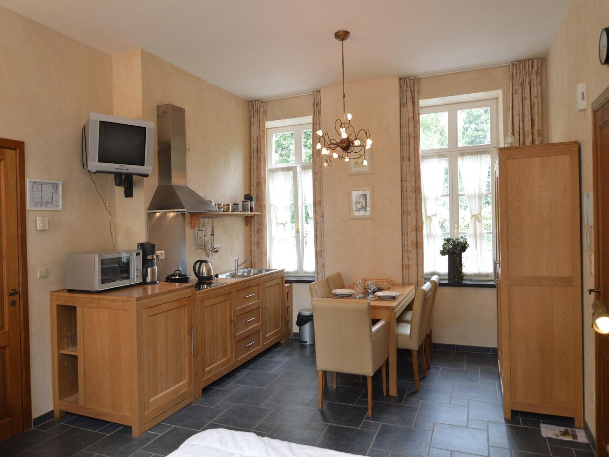 Stationed Between Spa And Liege Apartment In Айвейл Екстериор снимка