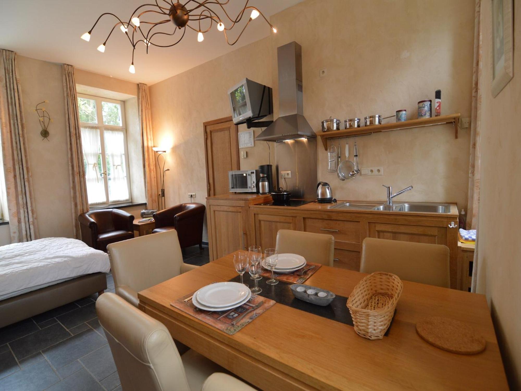 Stationed Between Spa And Liege Apartment In Айвейл Екстериор снимка