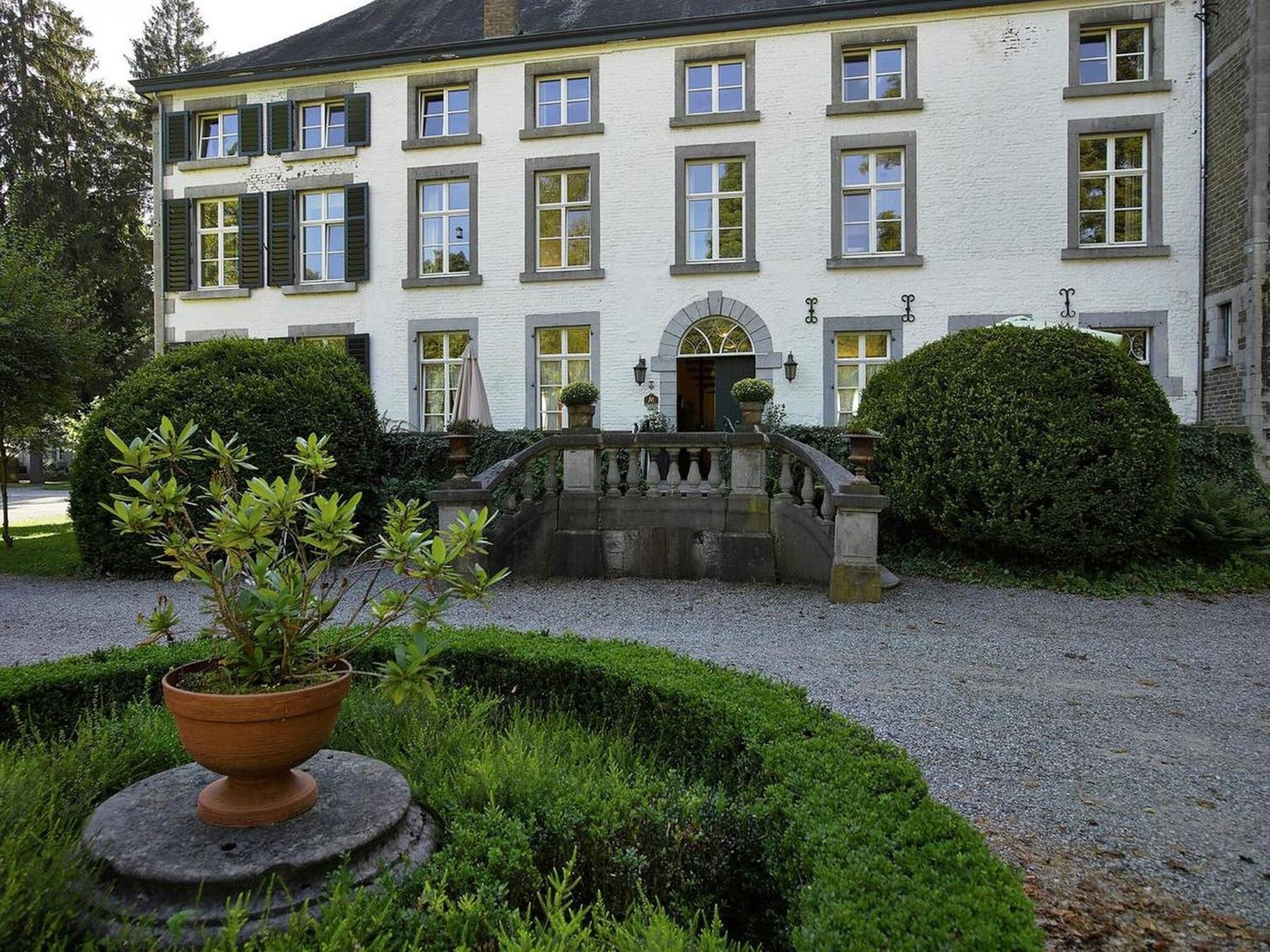 Stationed Between Spa And Liege Apartment In Айвейл Екстериор снимка